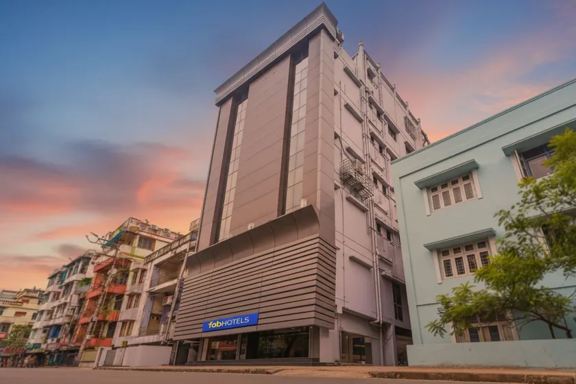 FabHotel Eros 211 - Nr Sreebhumi - Image 1