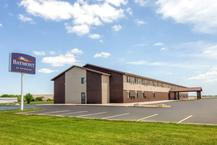 Baymont by Wyndham Oshkosh Airport - Image 1