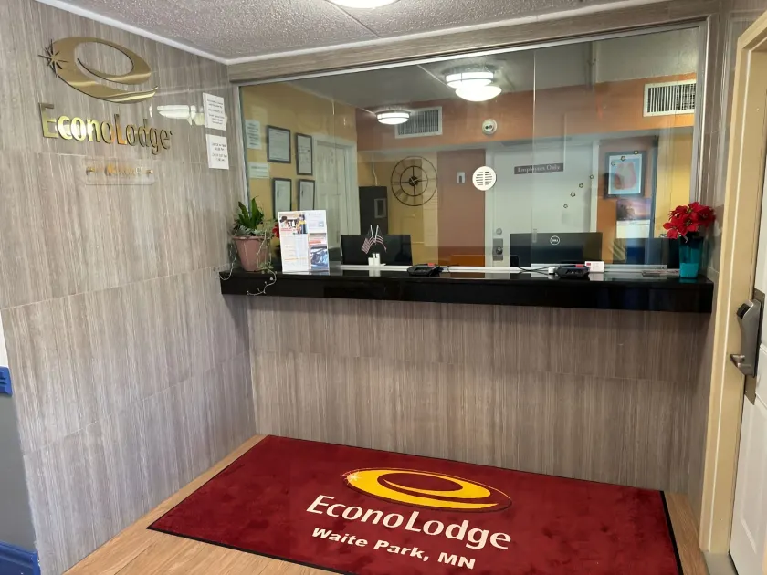 Econo Lodge Waite Park - St Cloud - Image 1