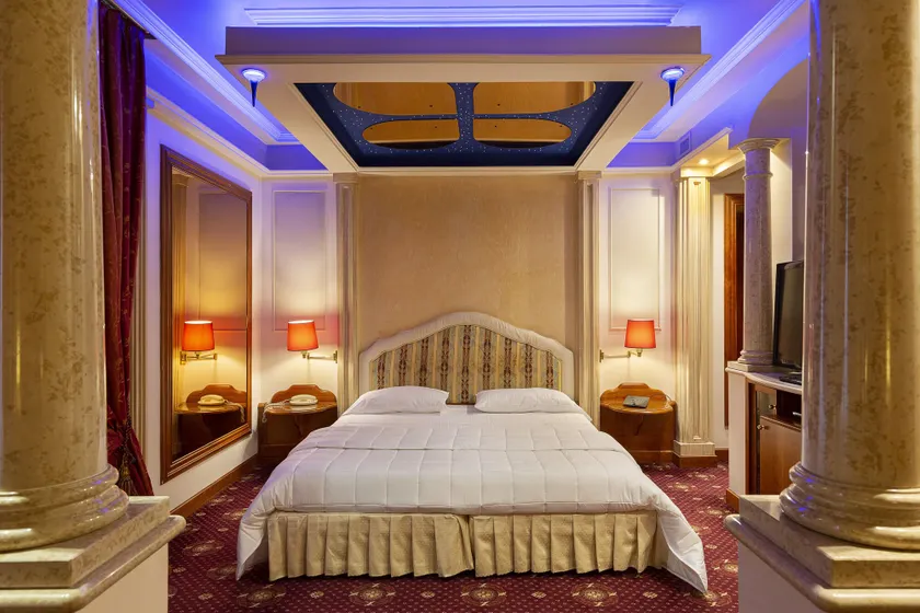 Dreamhotel - Image 1