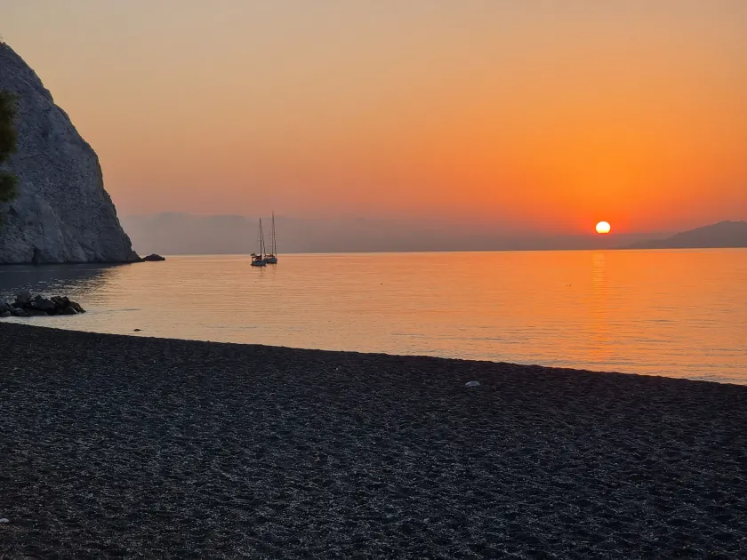 Hotel Pleasure Blackbeach Santorini - Image 1