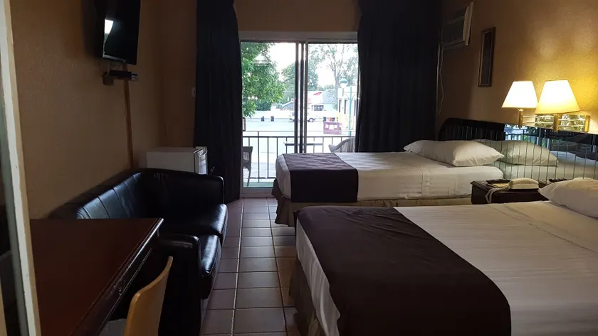 Chomedey Inn - Chambre