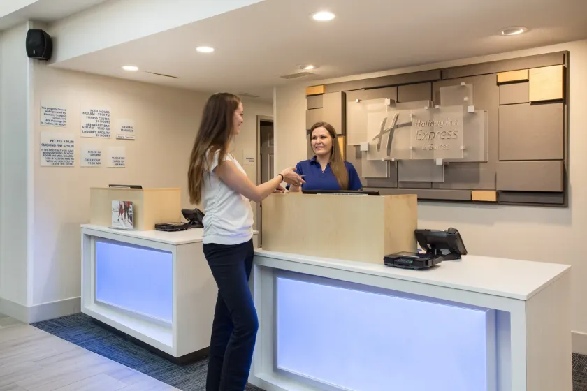 Holiday Inn Express & Suites Ft Collins by IHG - Resepsjon
