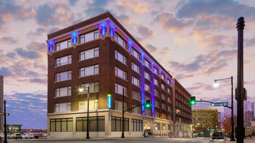 Holiday Inn Express Kansas City Downtown - Image 1