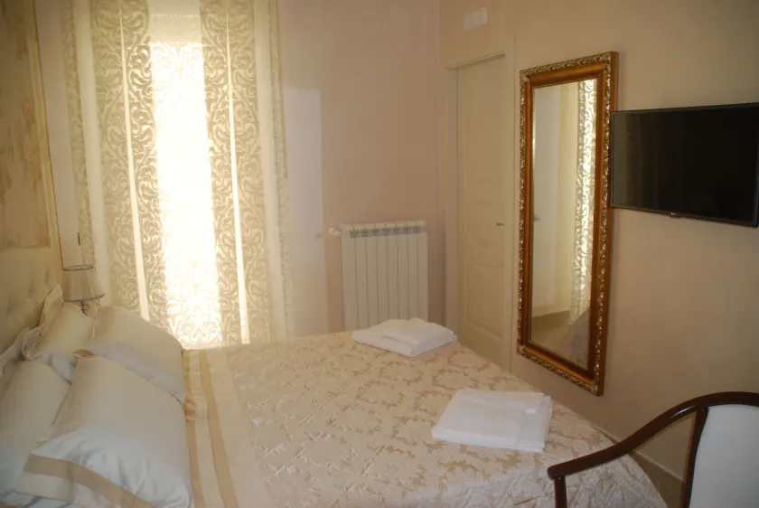 Daphnae House - Image 1
