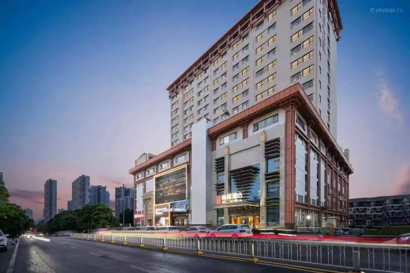 Echeng Hotel Wuhan Optics Valley Square Yangjiawan Metro Station - Image 1