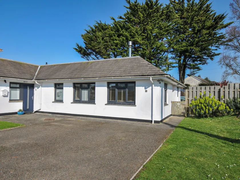 6 Trelawney Court - Image 1