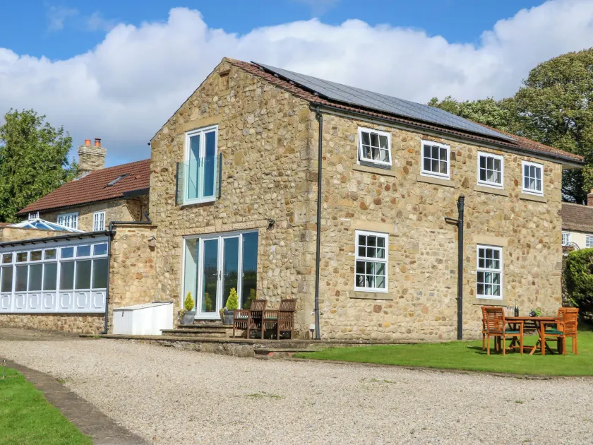 Moorhen House - Image 1