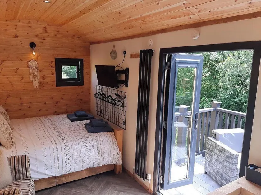Min yr Afon - Cabin - Sleeps 2 - Hot Tub - Parking - Image 1