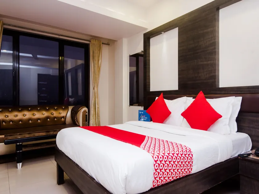 OYO 11855 Phoenix Hotel - Image 1