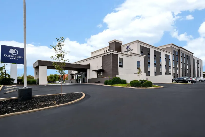 DoubleTree by Hilton St. Louis Airport - Image 1