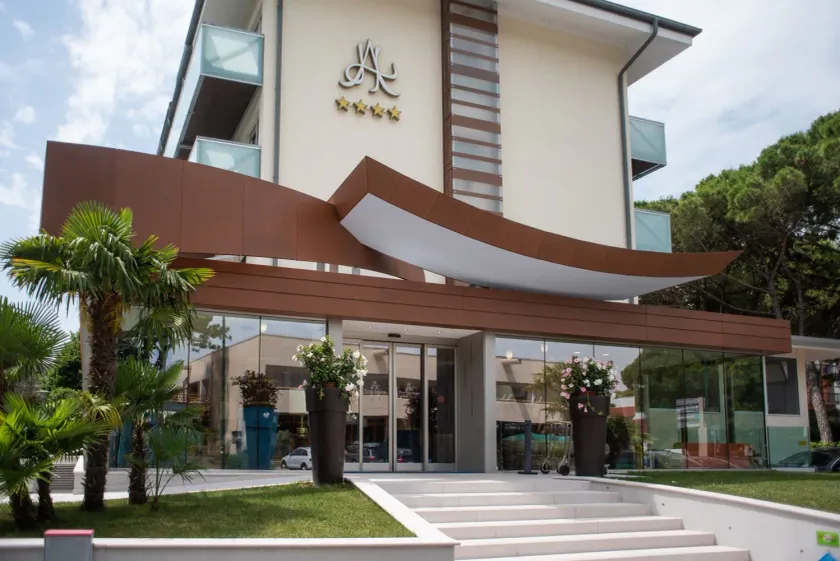 Hotel Arizona - Image 1