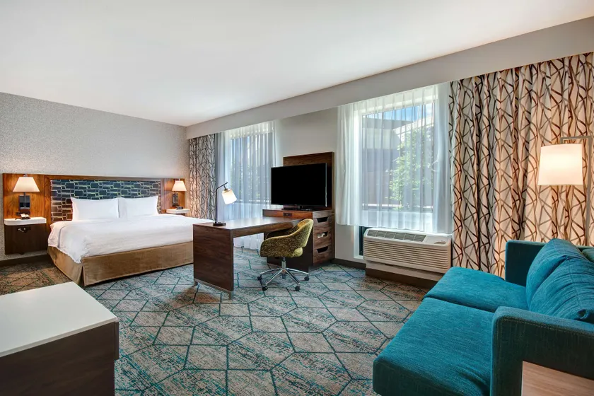Hampton Inn & Suites Sunnyvale Silicon Valley - Image 1