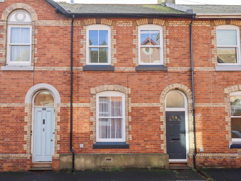 12 Salisbury Terrace - Image 1