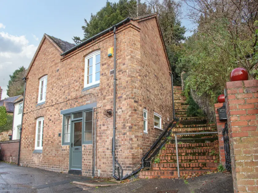 32 Church Hill - Image 1