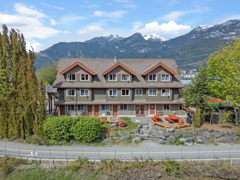 Squamish Adventure Inn - Image 1