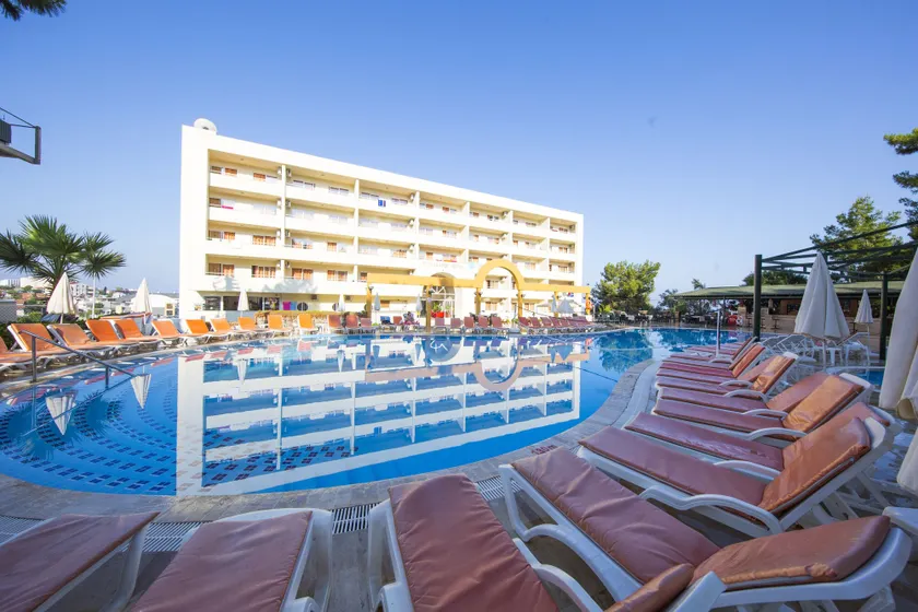 Tuntas Family Suites Kusadasi - Image 1