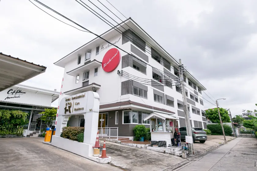 Ruan Plaisoi Apartment - Image 1