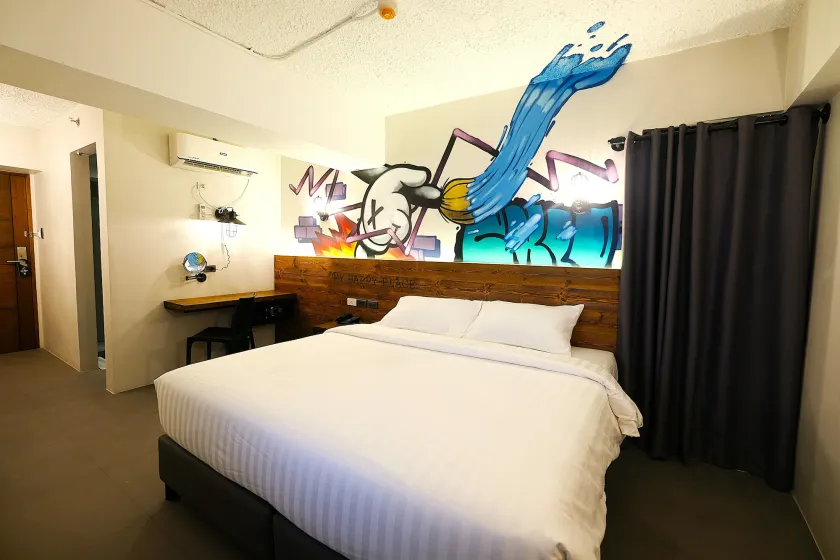 U Hotels Makati - Image 1