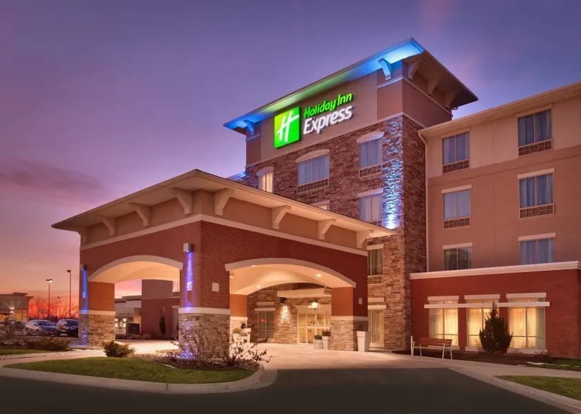 Holiday Inn Express & Suites Overland Park by IHG - Image 1