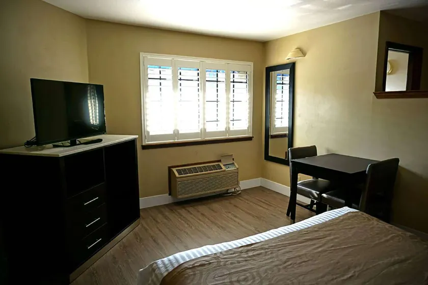 Travelodge by Wyndham Concord - Image 1