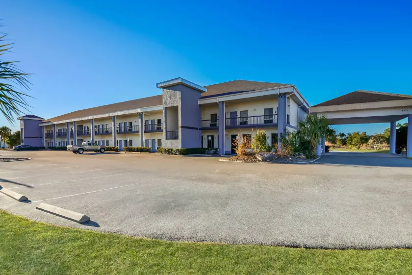Quality Inn Weeki Wachee - Spring Hill - Image 1