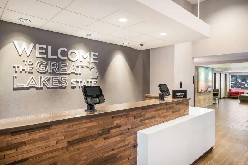 Hampton Inn & Suites Houghton - Image 1