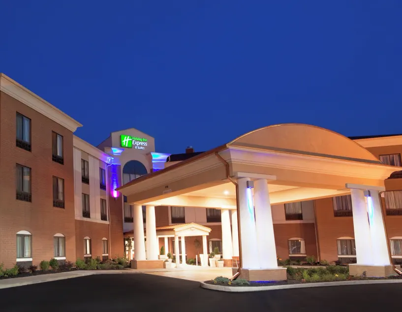 Holiday Inn Express & Suites Akron Regional Airport Area by IHG - Image 1
