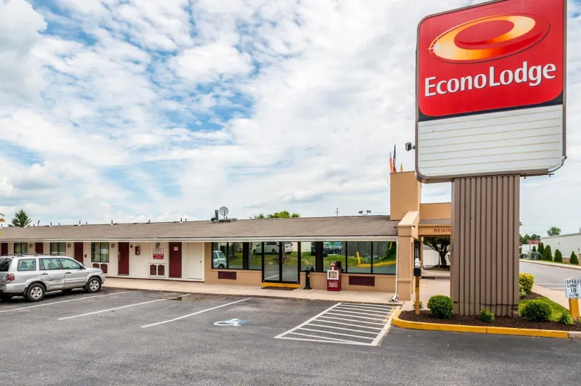 Econo Lodge Frederick I-70 - Image 1