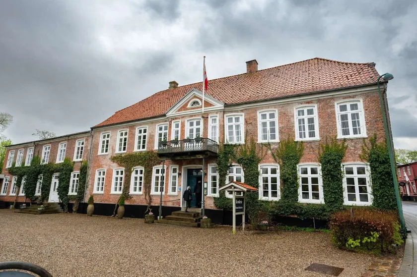 Gram Slotskro - Image 1
