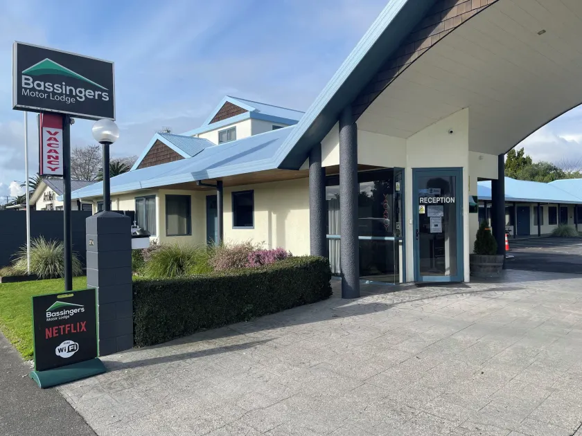 Bassingers Motor Lodge - Image 1