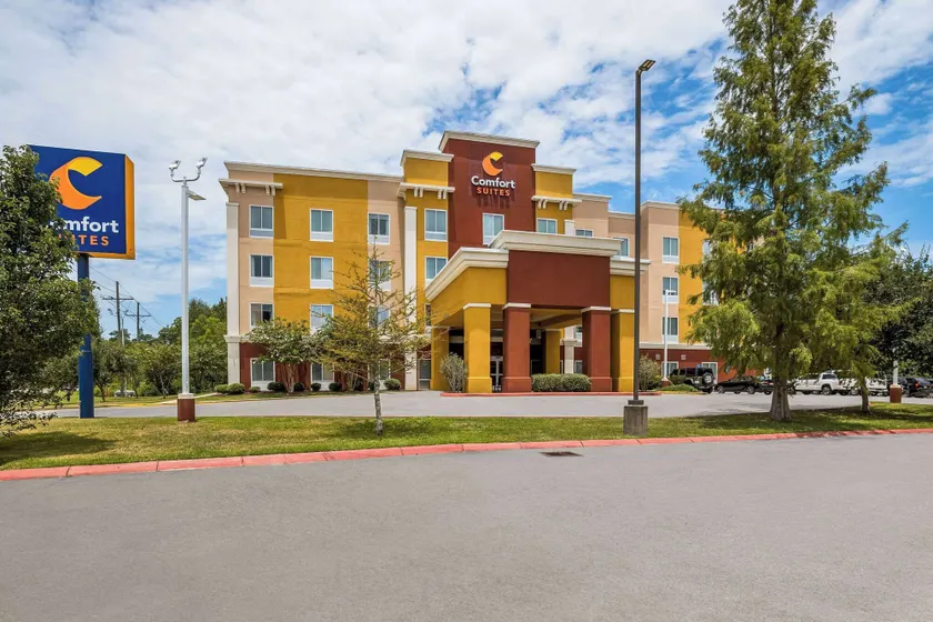 Comfort Suites Denham Springs - Image 1