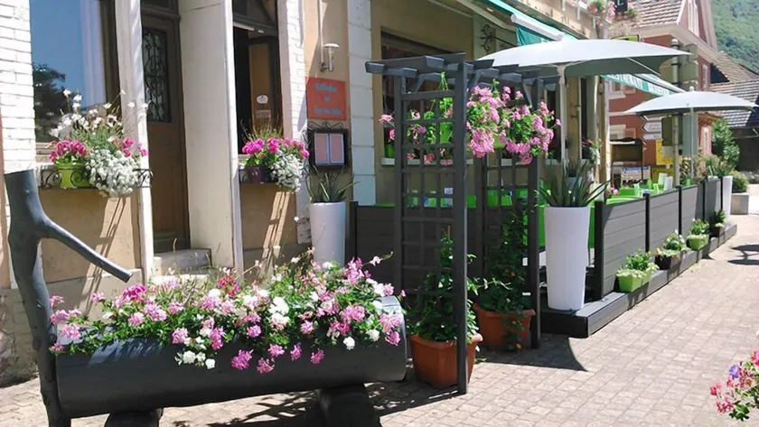 Au Cheval Blanc - Image 1