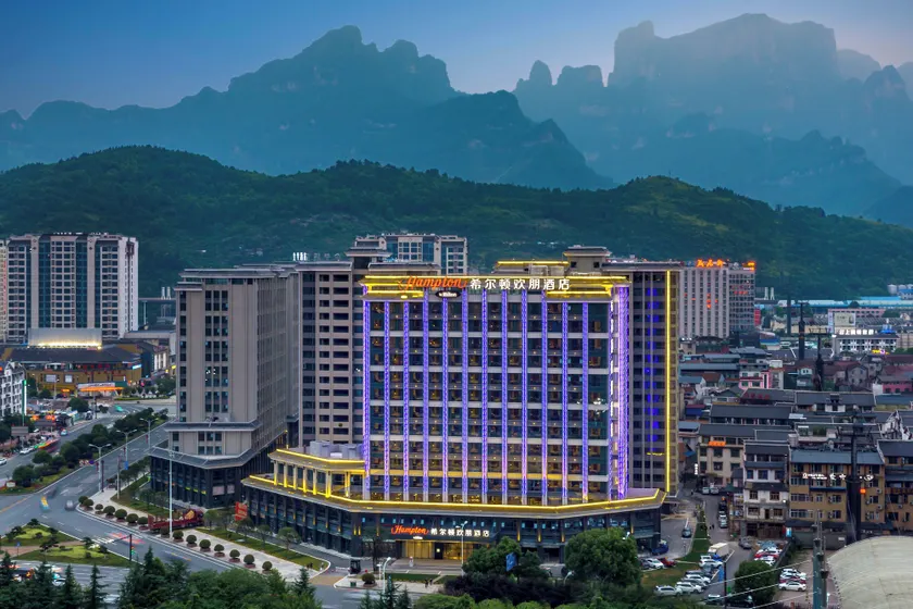 Hampton by Hilton Zhangjiajie Tianmen Mountain -Situated opposite the Tianmen Mountain Cable Car Station -Provide free airport shuttle service - English-speaking customer service - Image 1