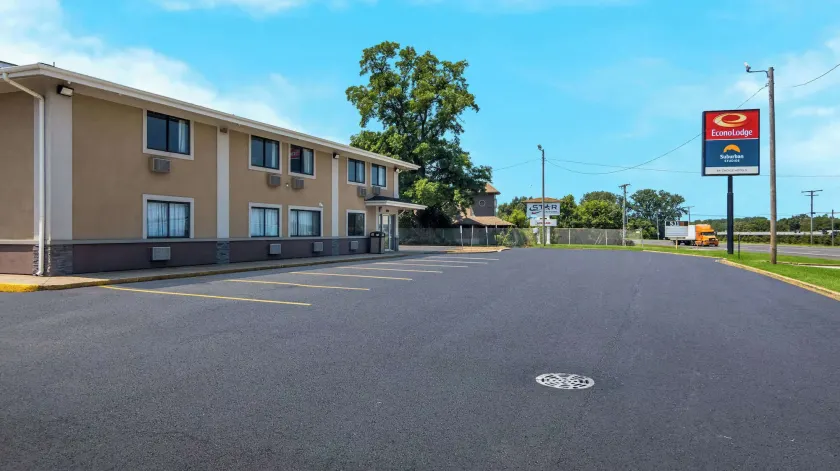 Suburban Studios Portage - Image 1