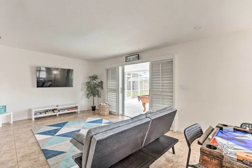 Bright Port St Lucie Home w/ Private Pool! - Innenbereich