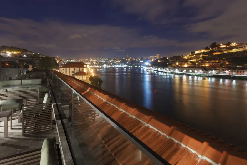 NEYA Porto Hotel - Image 1