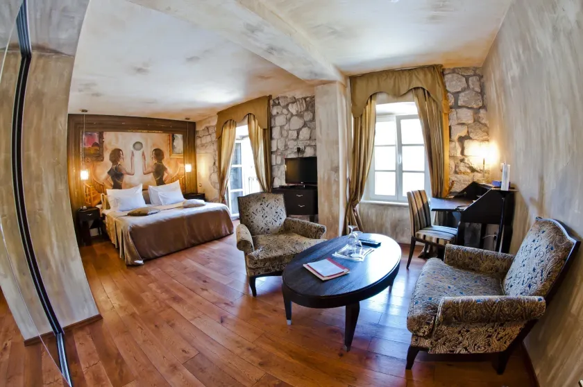 Boutique Hotel Astoria - Image 1