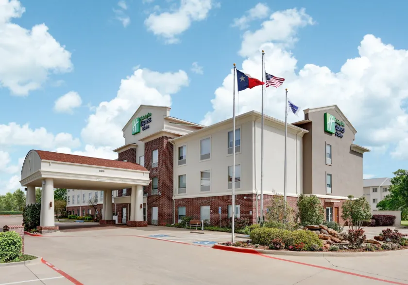 Holiday Inn Express Hotel & Suites Cleburne by IHG - Image 1