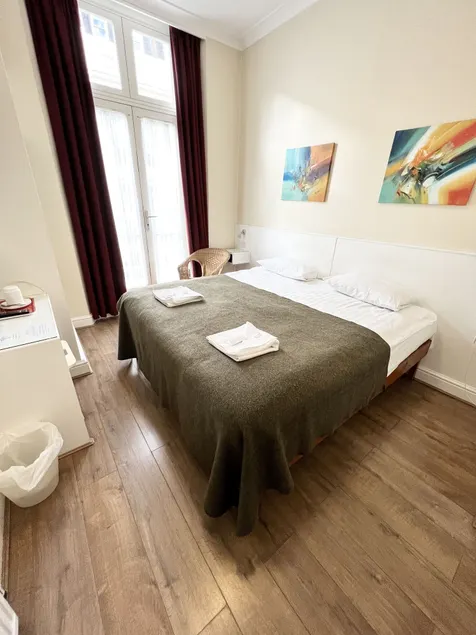 Melbourne House Hotel - Image 1