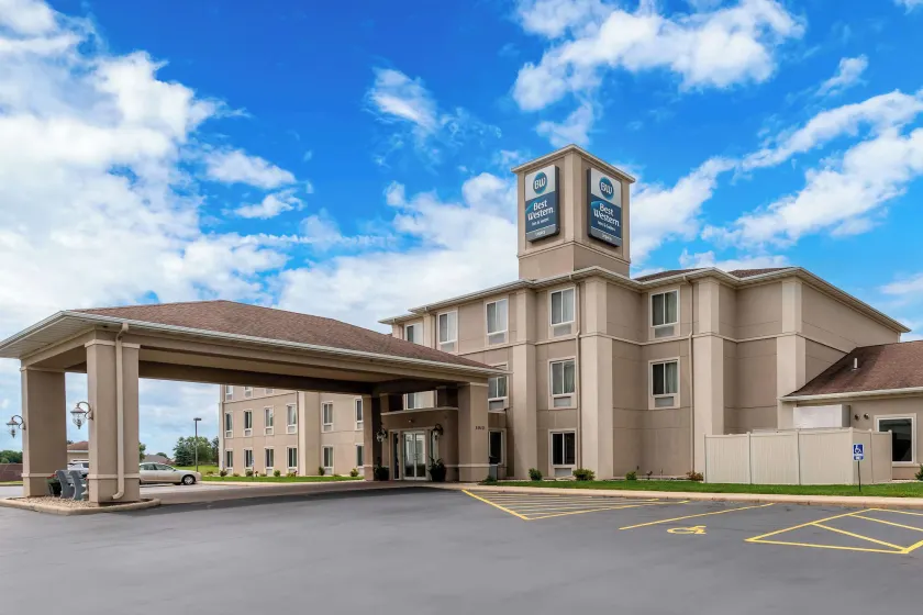Best Western Legacy Inn & Suites Beloit/South Beloit - Image 1