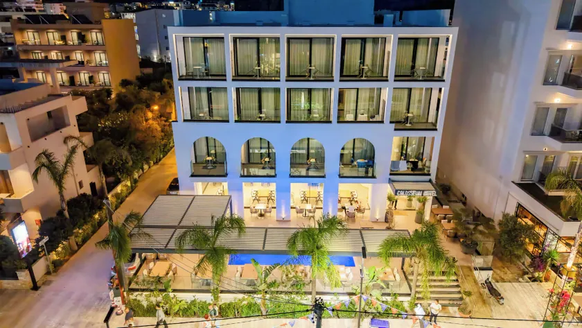 Colosseum Hotel - Image 1