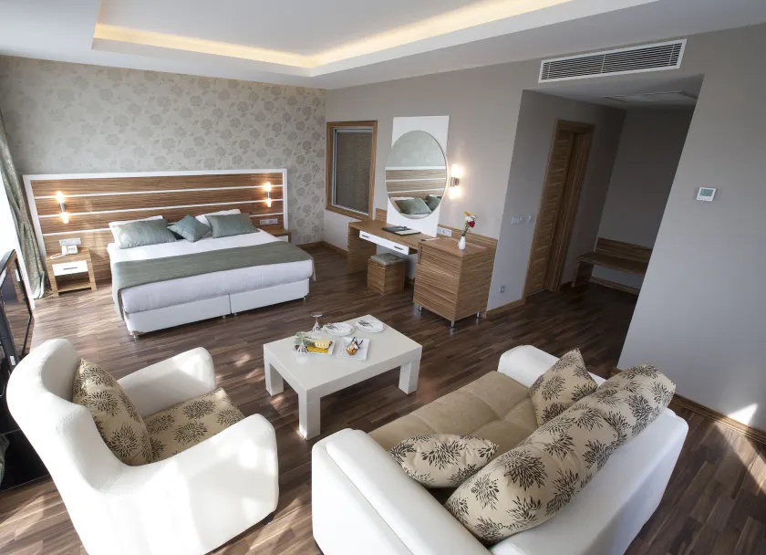 Fourway Hotel SPA & Restaurant - Image 1
