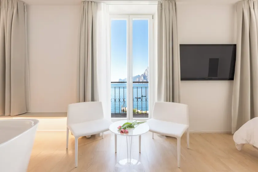 Hotel Lago Di Garda - Image 1