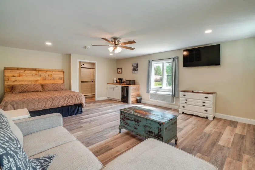 Studio Stay w/ Deck in Missouri Wine Country - Image 1