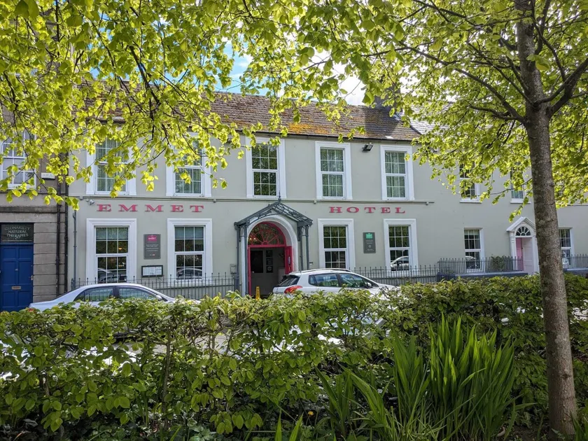 Emmet Hotel - Image 1