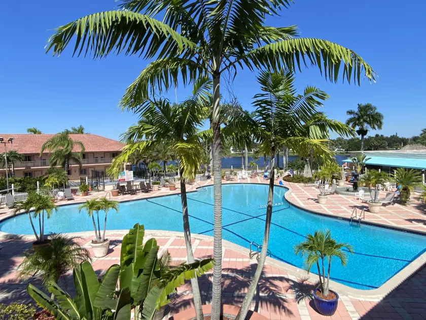 Royal Inn Hotel - Image 1