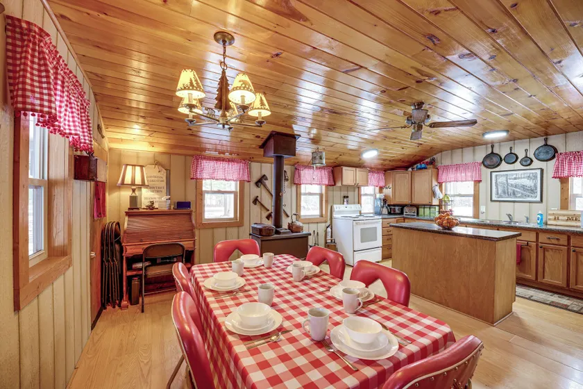Pet-friendly Irons Cottage w/ Fire Pit & Fireplace - Image 1
