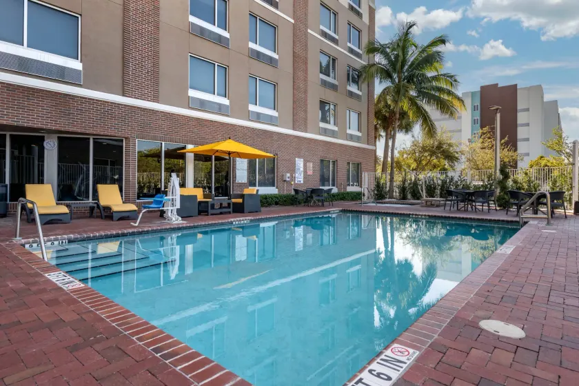Cambria Hotel Ft Lauderdale, Airport South & Cruise Port - Image 1
