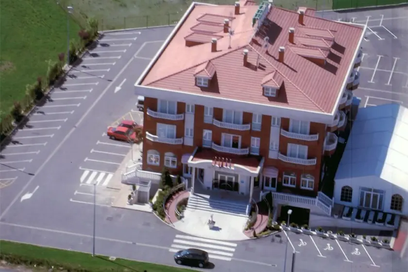 Hotel Camino Real - Image 1